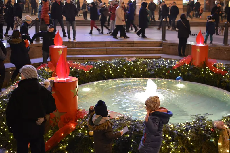 Advent candles at the Manduševac fountain on Ban Jelačić Square, Zagreb