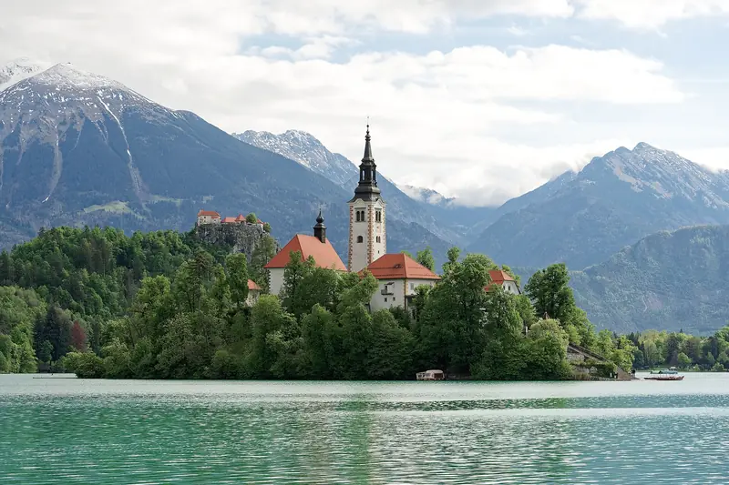 Kościół na wyspie na jeziorze Bled, Słowenia