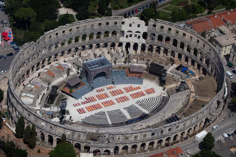 Die römische Arena von Pula von oben