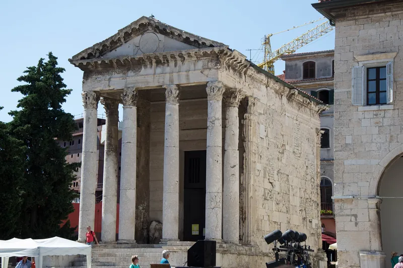 Der Augustustempel in Pula